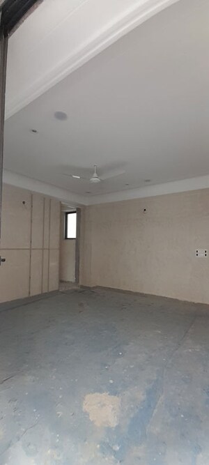 Room in 4 BHK Builder Floor at Palam Vihar – for Sale