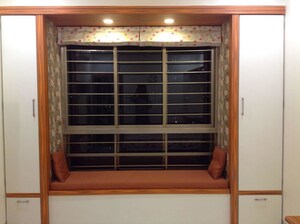 Room in 5 BHK Apartment at Oberoi Realty Woods, Goregaon East – for Rent