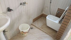 Bathroom in 1 BHK Builder Floor at Supertech Shopprix Mall Vaishali, Vaishali Sector 5 – for Rent