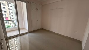 Room in 3 BHK Apartment at Amrapali Golf Homes, Sector 4 Greater Noida – for Sale