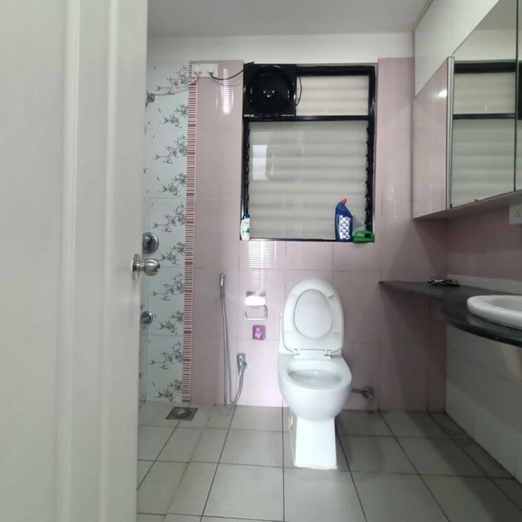 Bathroom, singad kondwa 3 Bedroom 1550 Sq.Ft. Apartment In Singad Kondwa Pune 10324434