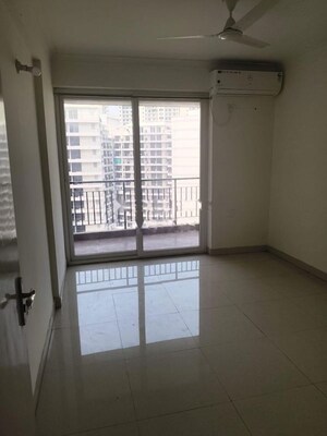 Room in 3 BHK Apartment at Smart World Orchard, Sector 61 – for Rent
