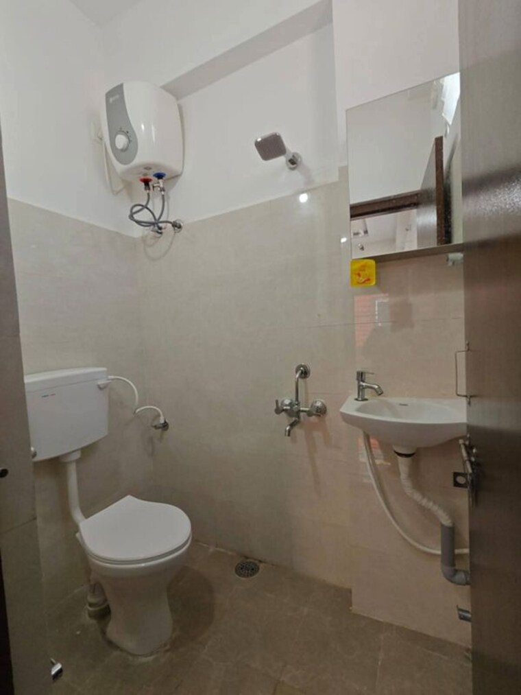 Bathroom, alaknanda-apartment-gomti-nagar 2 Bedroom 1125 Sq.Ft. Apartment In Gomti Nagar Lucknow 10314596