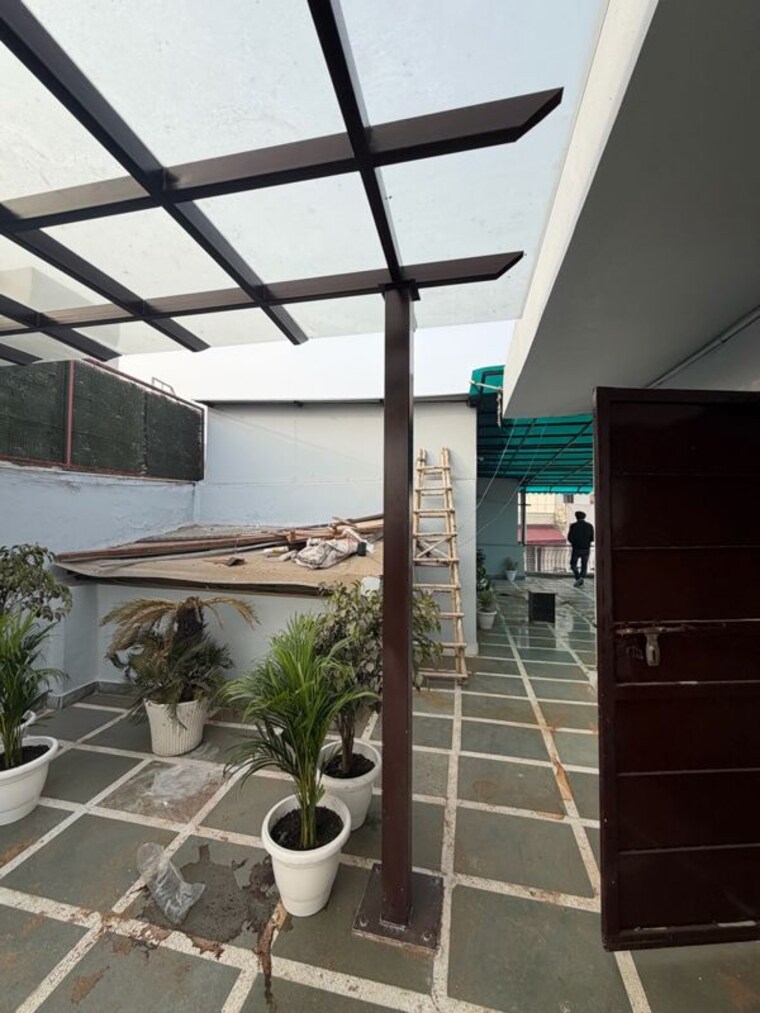 Balcony, new rajinder nagar 3 Bedroom 128 Sq.Yd. Builder Floor In New Rajinder Nagar Delhi 10324475