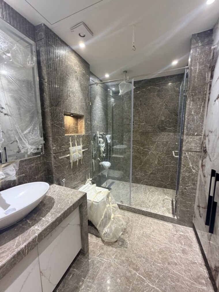 Bathroom, new rajinder nagar 4 Bedroom 650 Sq.Yd. Builder Floor In New Rajinder Nagar Delhi 10207340