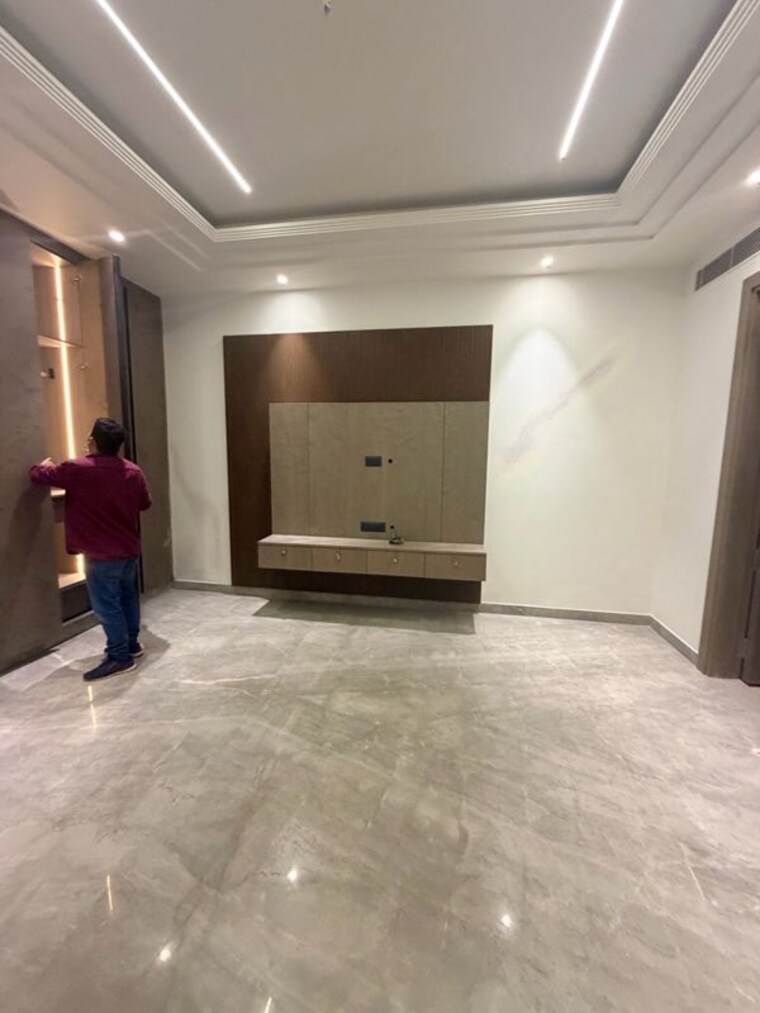 Room, new rajinder nagar 4 Bedroom 650 Sq.Yd. Builder Floor In New Rajinder Nagar Delhi 10207340