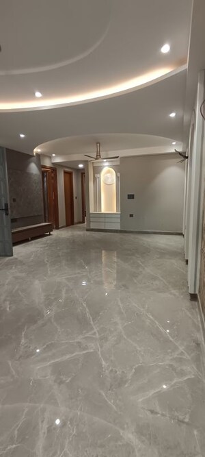 Room in 3 BHK Builder Floor at Parklands, Sector 85 – for Sale