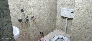 Bathroom in 1 BHK Builder Floor at Vaishali Sector 3 – for Rent