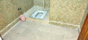 Bathroom in 1 BHK Builder Floor at Vaishali Sector 3 – for Rent