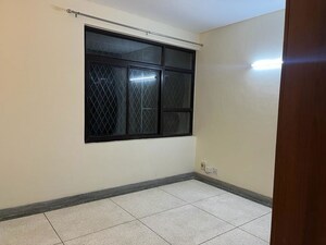 Room in  Builder Floor at Agrim Apartment, Sector 43 – for Rent