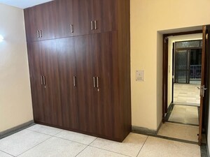 Room in  Builder Floor at Agrim Apartment, Sector 43 – for Rent