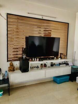 Furnished Amenities in 3 BHK Apartment at Emaar Emerald Estate, Sector 65 – for Rent