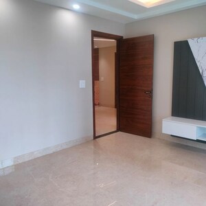 Room in 3 BHK Builder Floor at Sainik Colony – for Rent