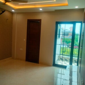 Room in 3 BHK Builder Floor at Sainik Colony – for Rent