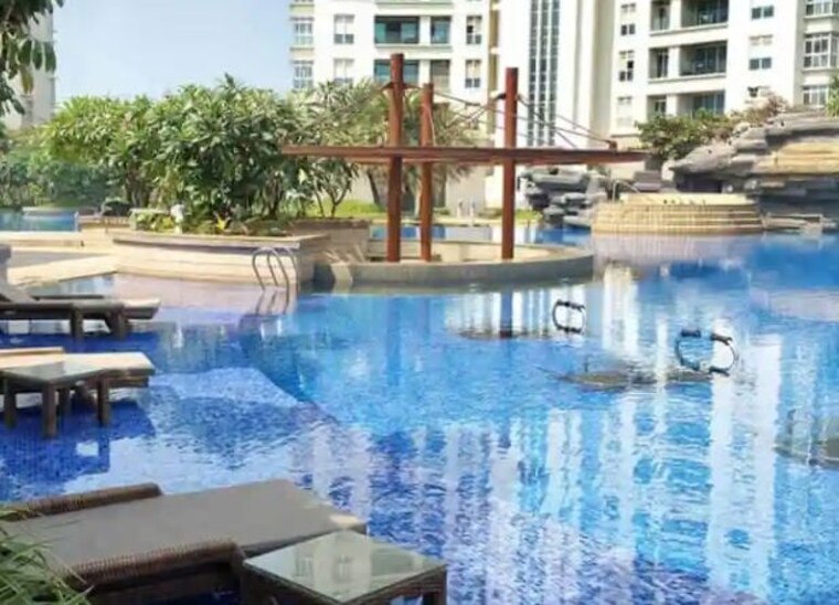Swimming Pool, k-raheja-vivarea 3 Bedroom 2100 Sq.Ft. Apartment In Mahalaxmi Mumbai 10324556