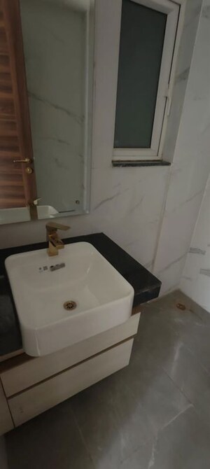 Bathroom in 3.5 BHK Builder Floor at Smart World Orchard, Sector 61 – for Rent