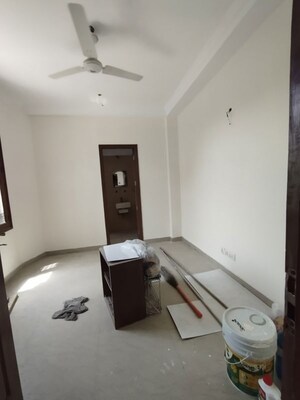 Team Area in 3 BHK Builder Floor at Shivalik Colony – for Rent
