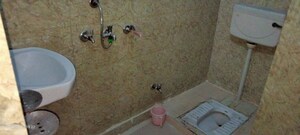 Bathroom in 1 BHK Builder Floor at Vaishali Sector 3 – for Rent