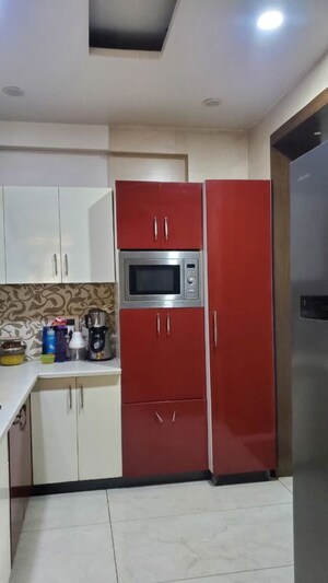 Furnished Amenities in 3 BHK Apartment at Sector 12 Dwarka – for Rent