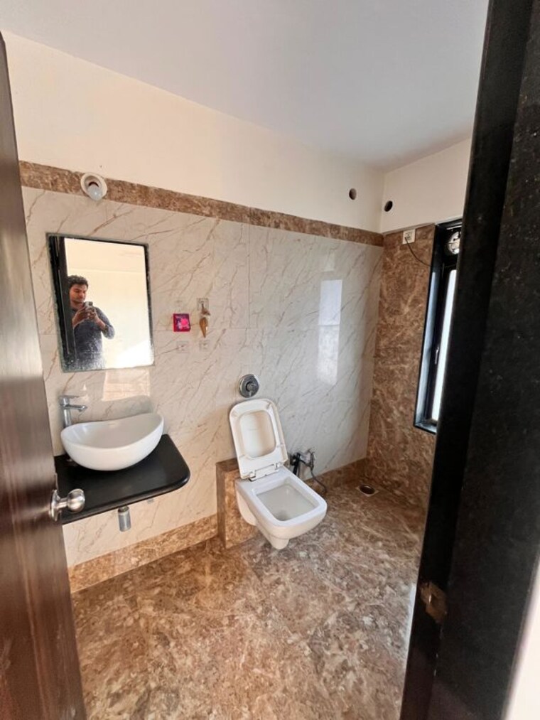 Bathroom, atul-blue-fortune 2 Bedroom 700 Sq.Ft. Apartment In Andheri East Mumbai 10324530