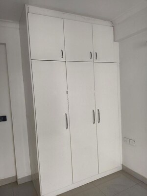 Furnished Amenities in 3.5 BHK Apartment at Pareena Express Heights, Sector 99 – for Rent