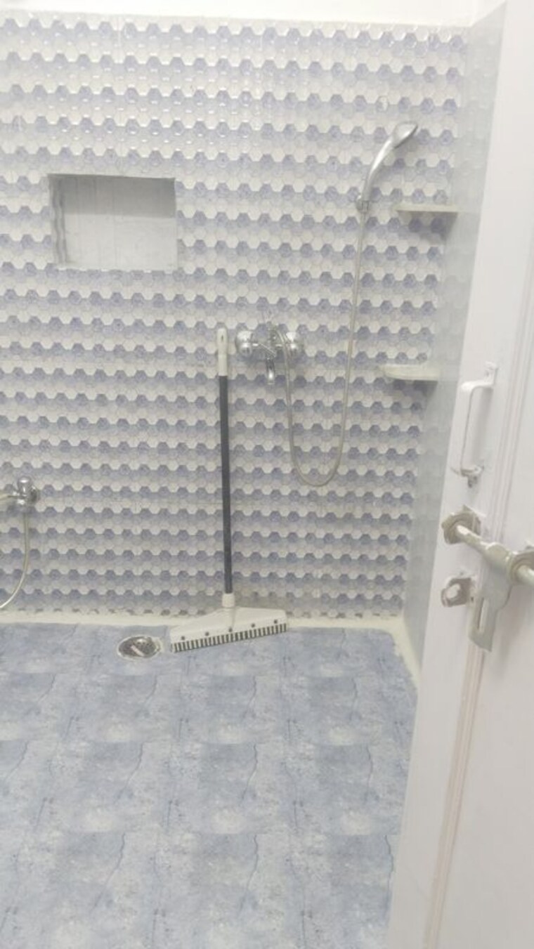 Bathroom, gomti nagar 2 Bedroom 1300 Sq.Ft. Builder Floor In Gomti Nagar Lucknow 10324725