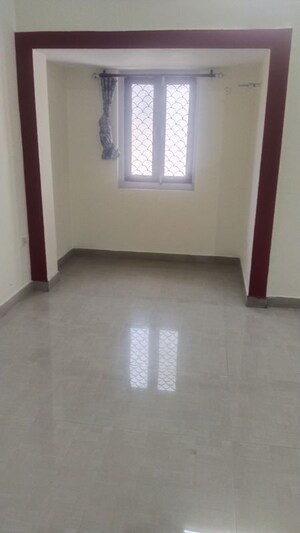 Room in 2 BHK Builder Floor at Gomti Nagar – for Rent