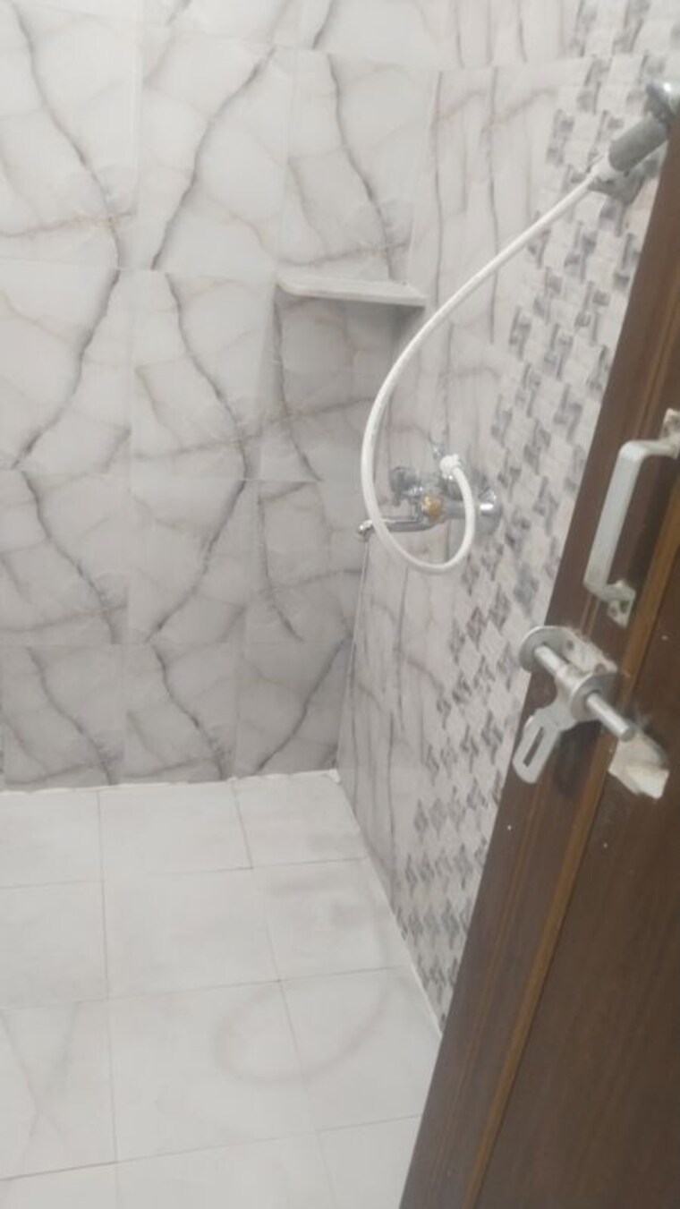 Bathroom, gomti nagar 2 Bedroom 1300 Sq.Ft. Builder Floor In Gomti Nagar Lucknow 10324725
