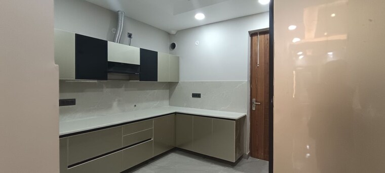 Kitchen, bptp-district-phase-2 3 Bedroom 145 Sq.Ft. Builder Floor In Sector 84 Faridabad 10324731