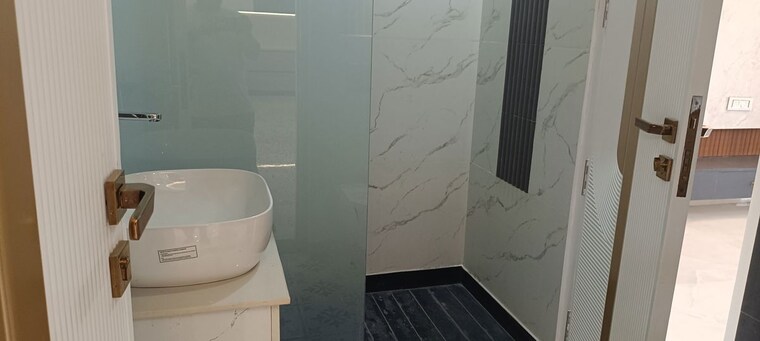 Bathroom, bptp-district-phase-2 3 Bedroom 145 Sq.Ft. Builder Floor In Sector 84 Faridabad 10324731