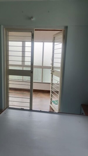 Room in 3 BHK Apartment at Laxman Nagar – for Sale