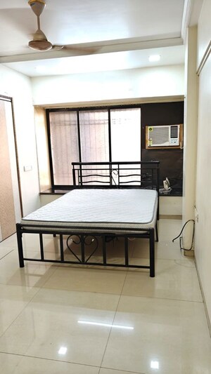 Bedroom in 2.5 BHK Apartment at Sai Baba Complex Goregaon, Goregaon East – for Rent