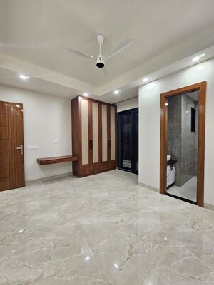 Room in 3 BHK Builder Floor at Sector 57 – for Rent