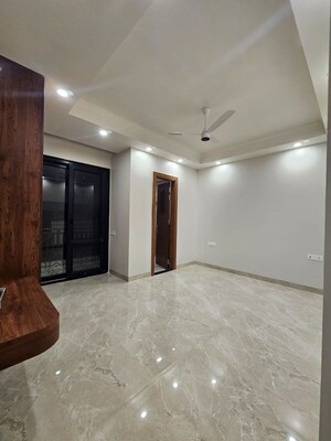 Room in 3 BHK Builder Floor at Sector 57 – for Rent