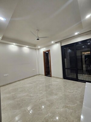 Room in 3 BHK Builder Floor at Sector 57 – for Rent