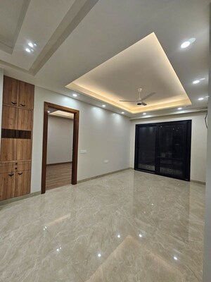 Room in 3 BHK Builder Floor at Sector 57 – for Rent