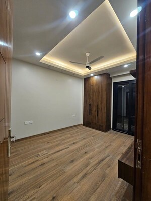 Room in 3 BHK Builder Floor at Sector 57 – for Rent