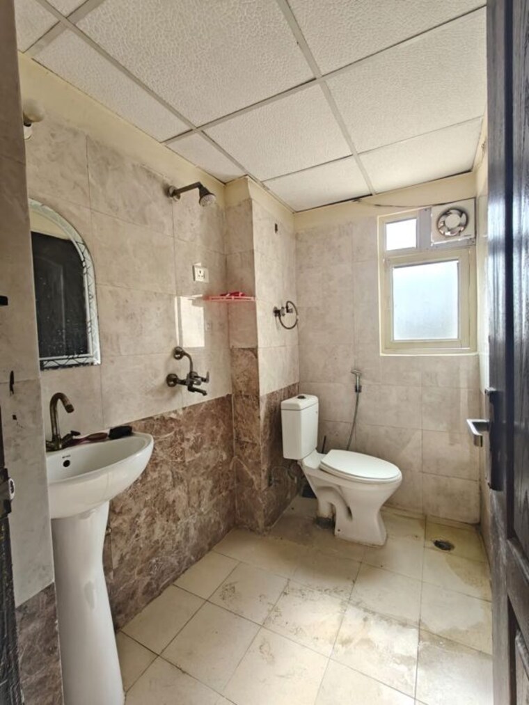 Bathroom, aims-golf-city 3 Bedroom 1550 Sq.Ft. Apartment In Sector 75 Noida 10324769