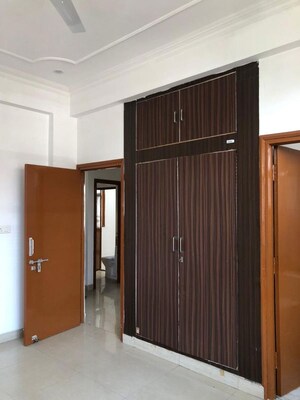Room in 3 BHK Apartment at Sector 20 – for Rent