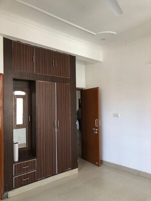 Room in 3 BHK Apartment at Sector 20 – for Rent