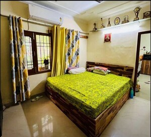 Bedroom in 2 BHK Builder Floor at Sector 44 – for Rent