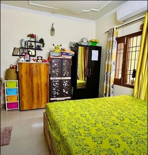 Bedroom in 2 BHK Builder Floor at Sector 44 – for Rent