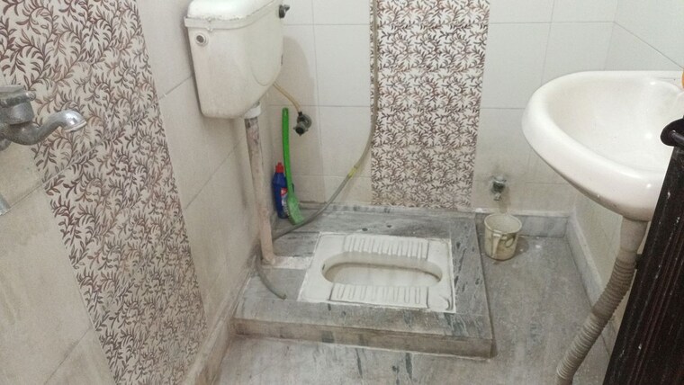 Bathroom, vaishali sector 4 2 Bedroom 900 Sq.Ft. Builder Floor In Vaishali Sector 4 Ghaziabad 10324826