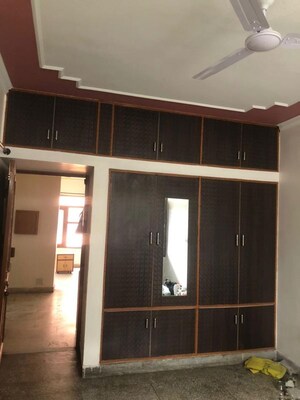 Room in 2 BHK Apartment at Sector 20 – for Rent