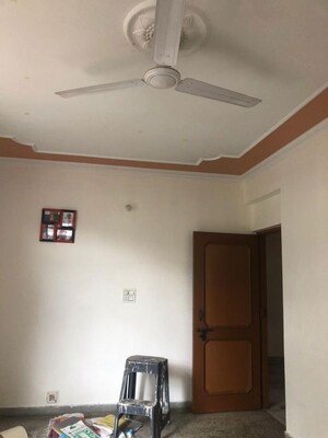 Room in 2 BHK Apartment at Sector 20 – for Rent
