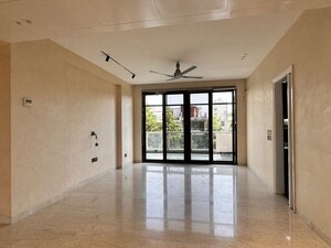 Building Lobby in 4 BHK Apartment at SS Hibiscus, Sector 50 – for Rent