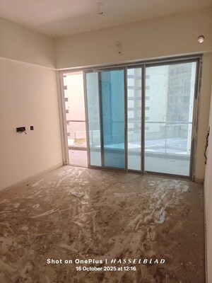 Room in 2 BHK Apartment at Gauri Excellency, Kandivali West – for Rent