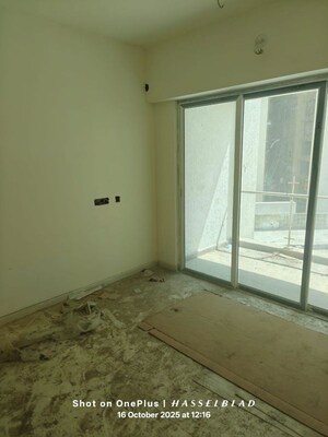 Room in 2 BHK Apartment at Gauri Excellency, Kandivali West – for Rent