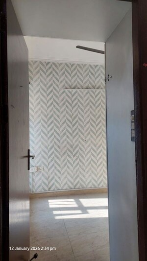 Room in 2 BHK Apartment at Gaur City 2 - 14th Avenue, Sector 16c Greater Noida – for Rent