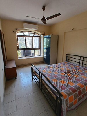 Bedroom in 2 BHK Apartment at Green Hills, Kandivali East – for Rent